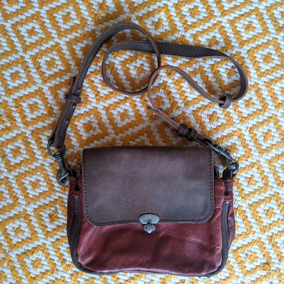 Liebeskind• Leather Flap Turn Lock Crossbody bag. - Picture 4 of 11